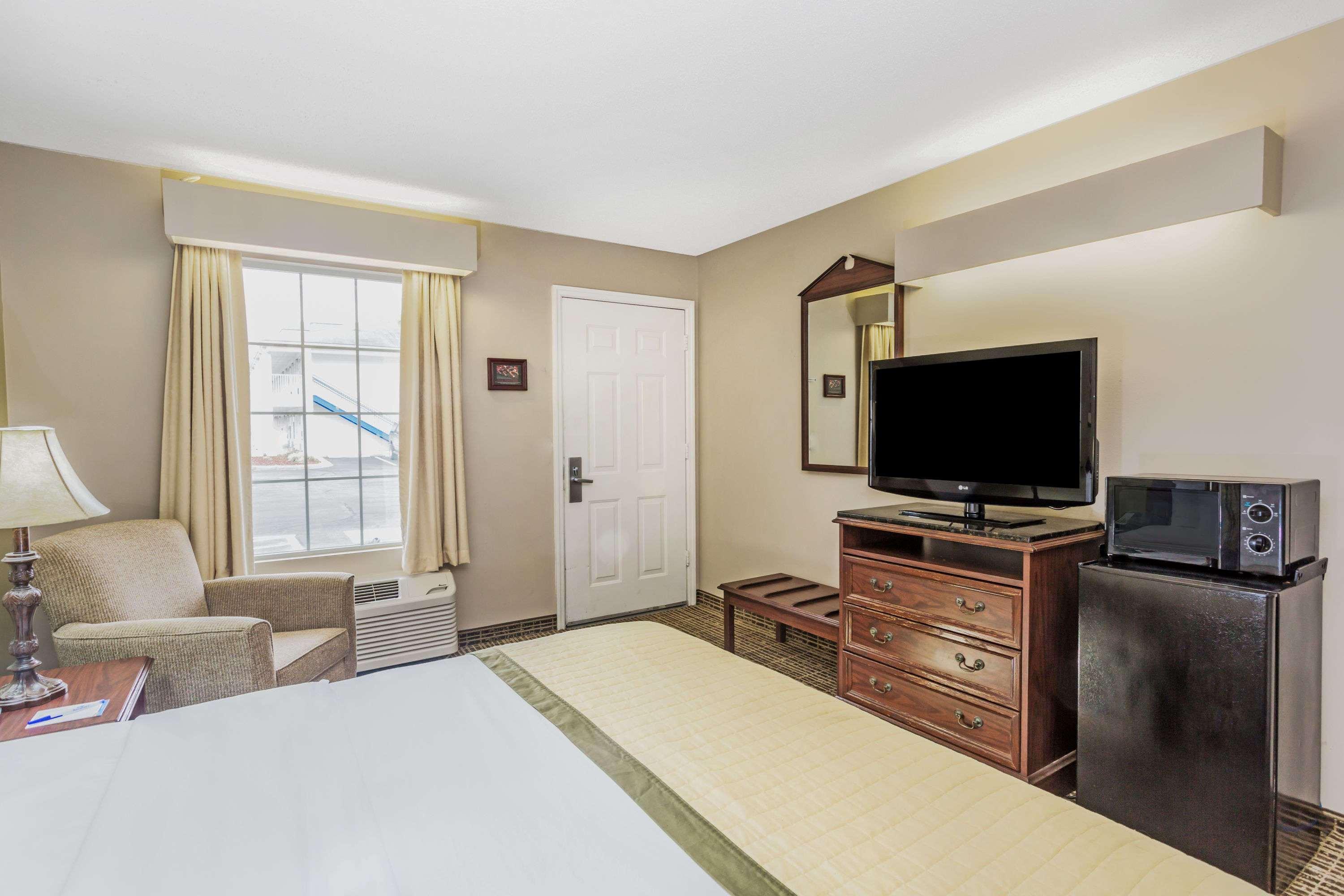 Baymont By Wyndham Valdosta At Valdosta Mall Экстерьер фото