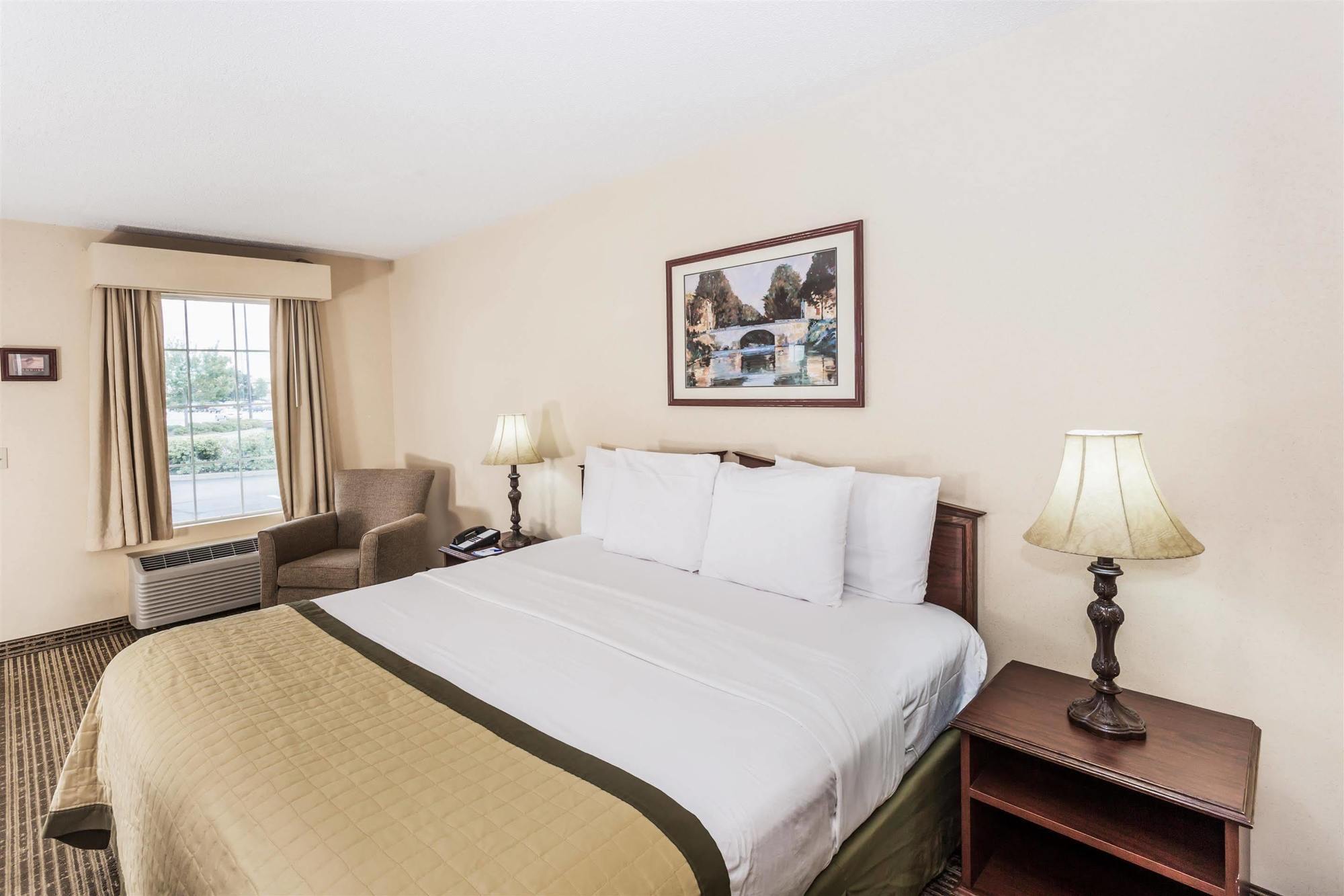 Baymont By Wyndham Valdosta At Valdosta Mall Экстерьер фото